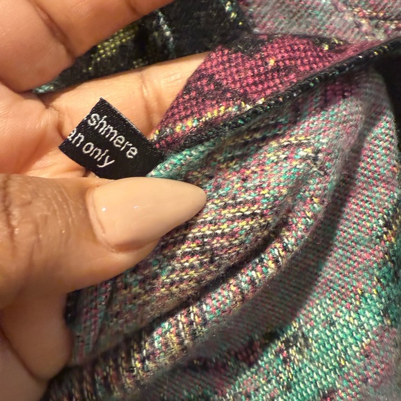 Cashmere Reversible Cape - Picture 11 of 11